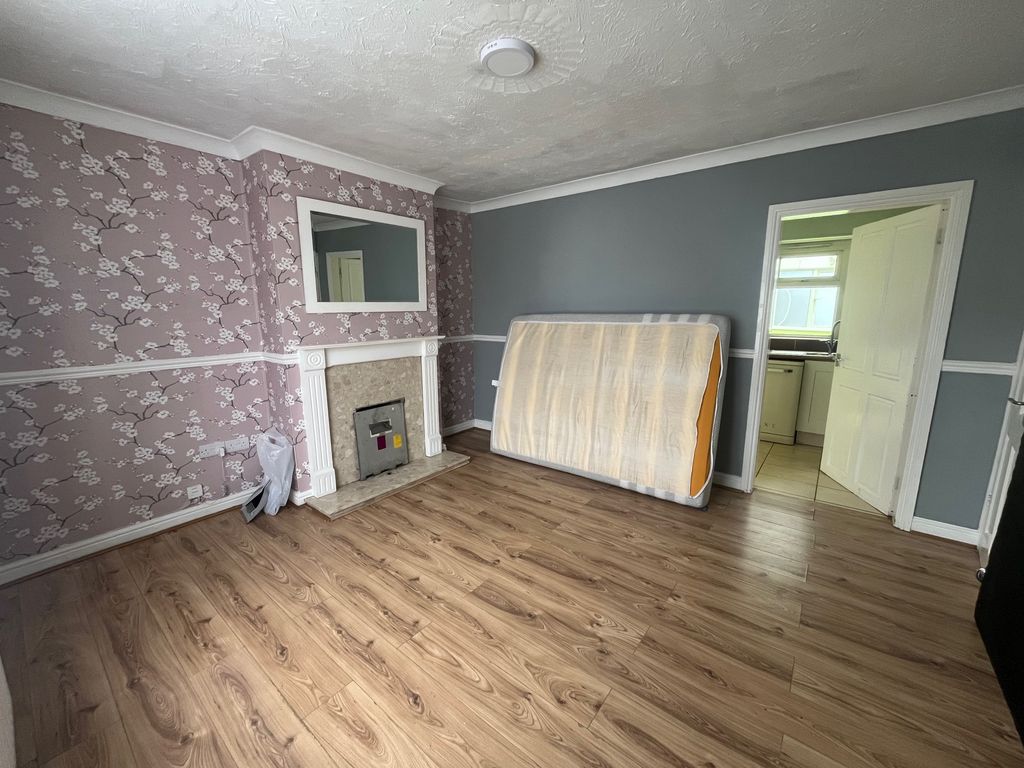 Property photo 3 of 10 Image