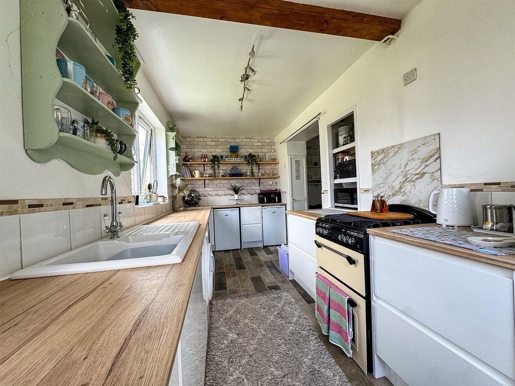 Property photo 3 of 16 Kitchen