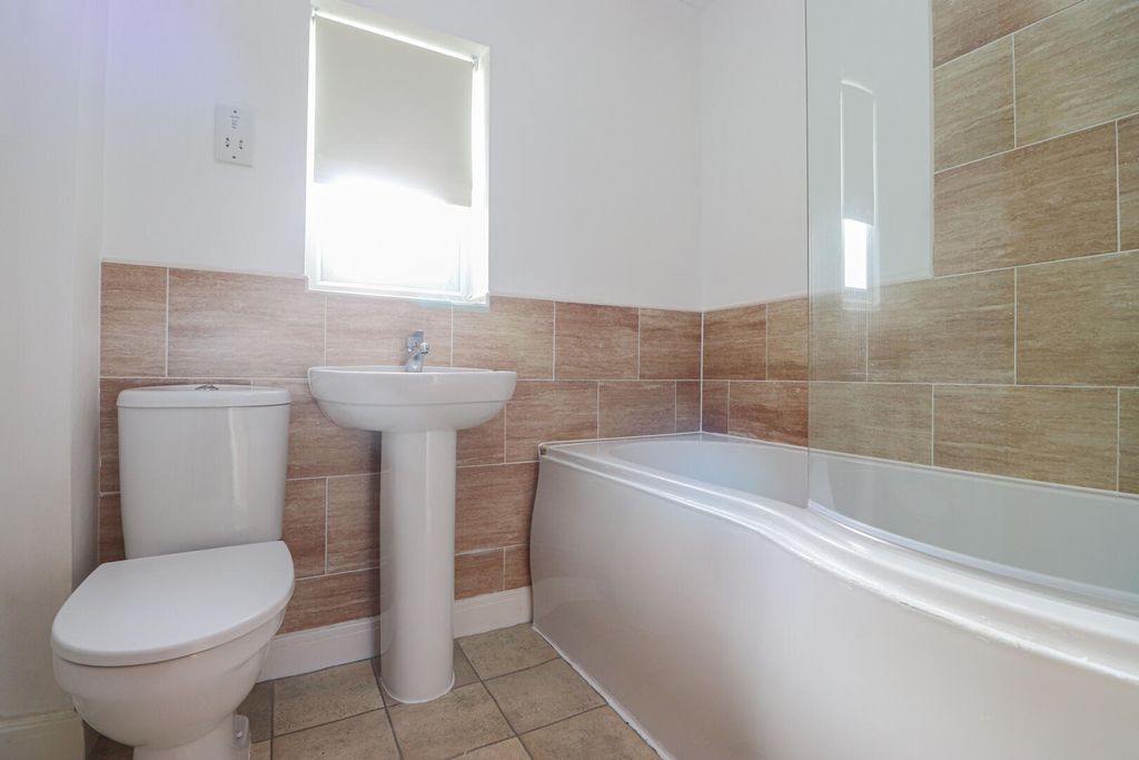 Property photo 3 of 13 Bathroom