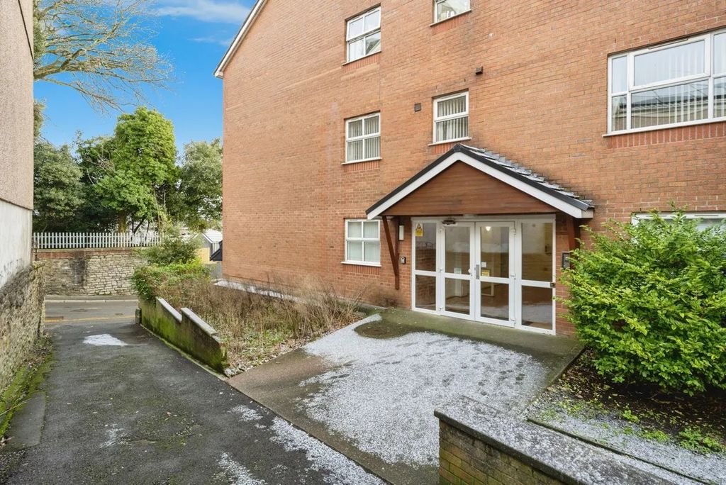 Property photo 2 of 8