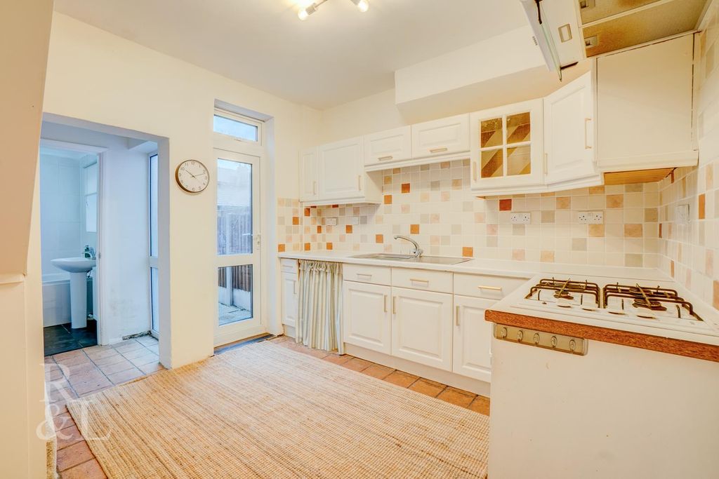 Property photo 3 of 12 Batched  (3).Jpg