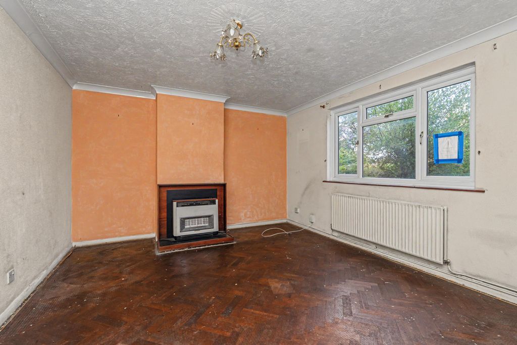 Property photo 2 of 13 7 Moor Road, Frimley, Camberley Gu16 9Ax