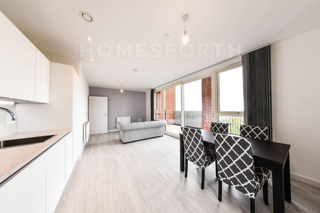 Property photo 1 of 14 Photo 9