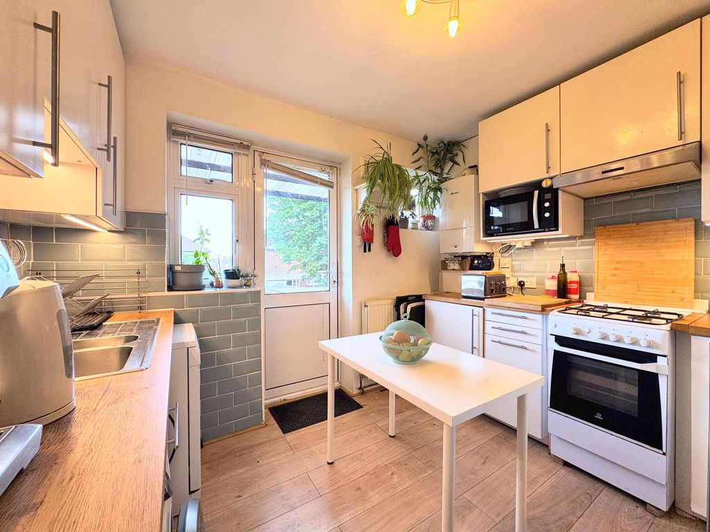 Property photo 3 of 16 Kitchen