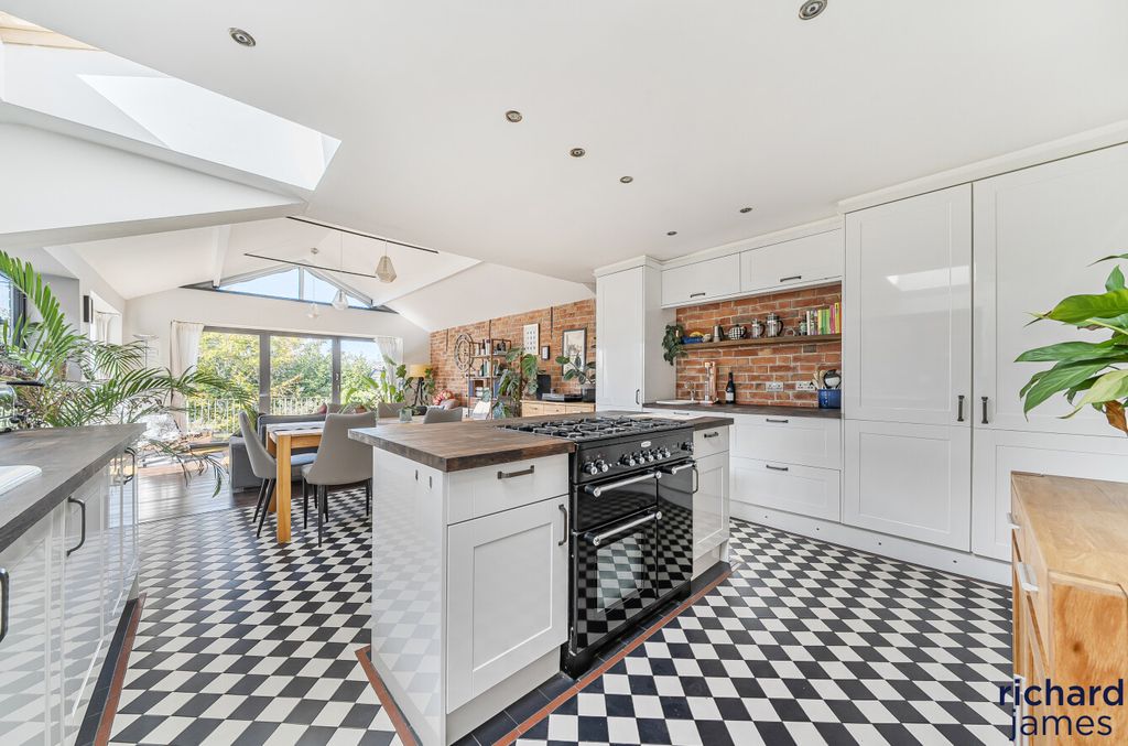 Property photo 2 of 24 6317c89Ac2744Fa58Bf8385A7Df3E0B8