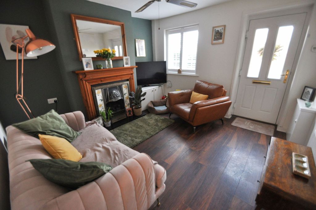 Property photo 3 of 34
