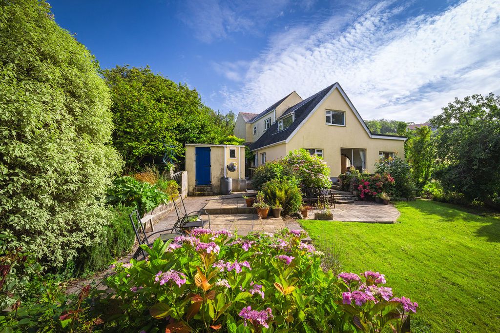 Property photo 2 of 46