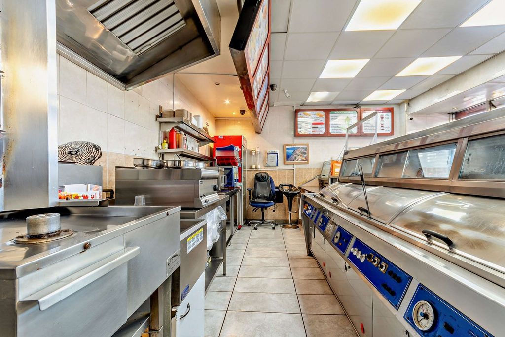 Property photo 2 of 25