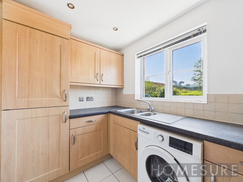 Property photo 3 of 14 Kitchen
