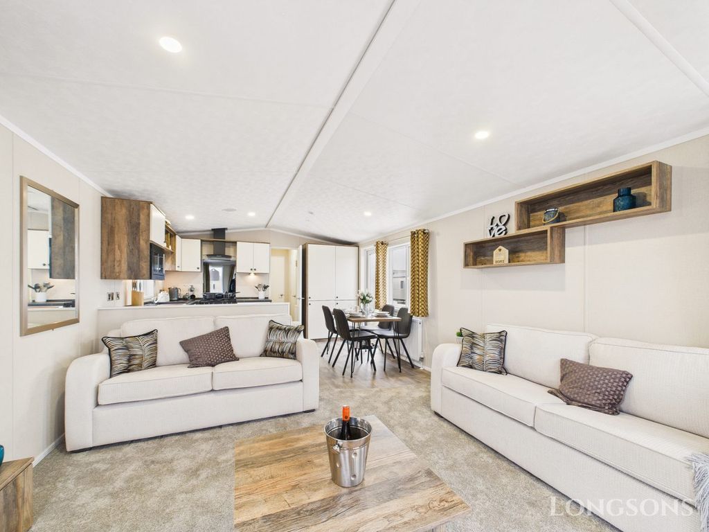 Property photo 3 of 17 Cam02173G0 Pr0327 Still042