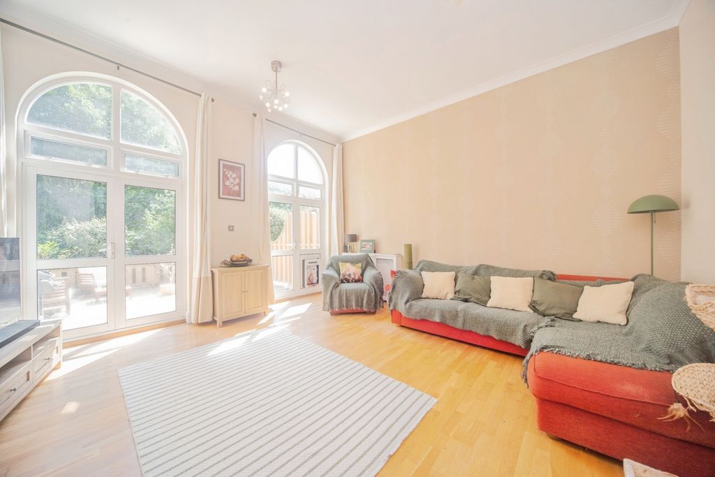 Property photo 3 of 22 Pbox-Img.Jpg