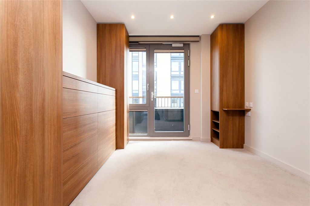 Property photo 3 of 22 Bedroom