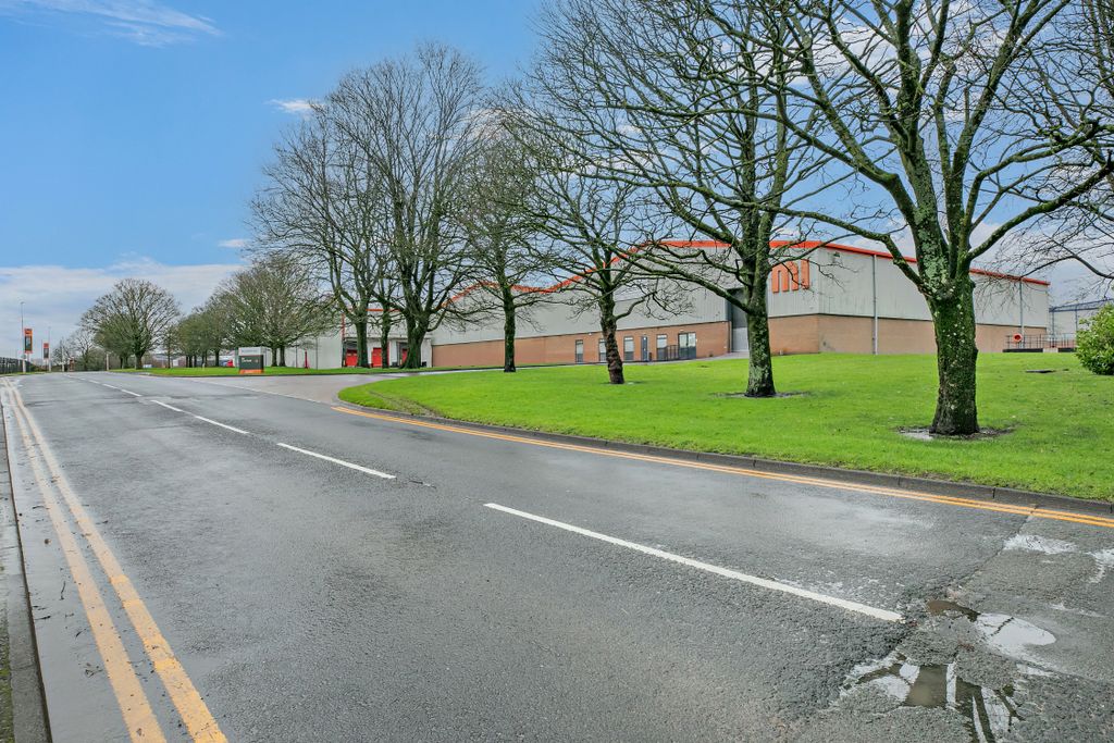 Property photo 2 of 9