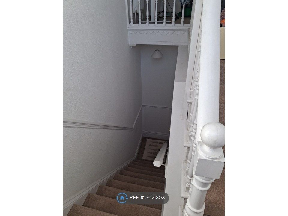 Property photo 2 of 32