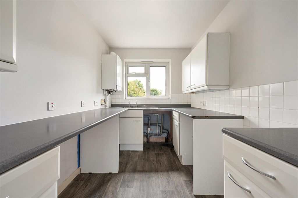 Property photo 3 of 20 Woolridge Road, E11
