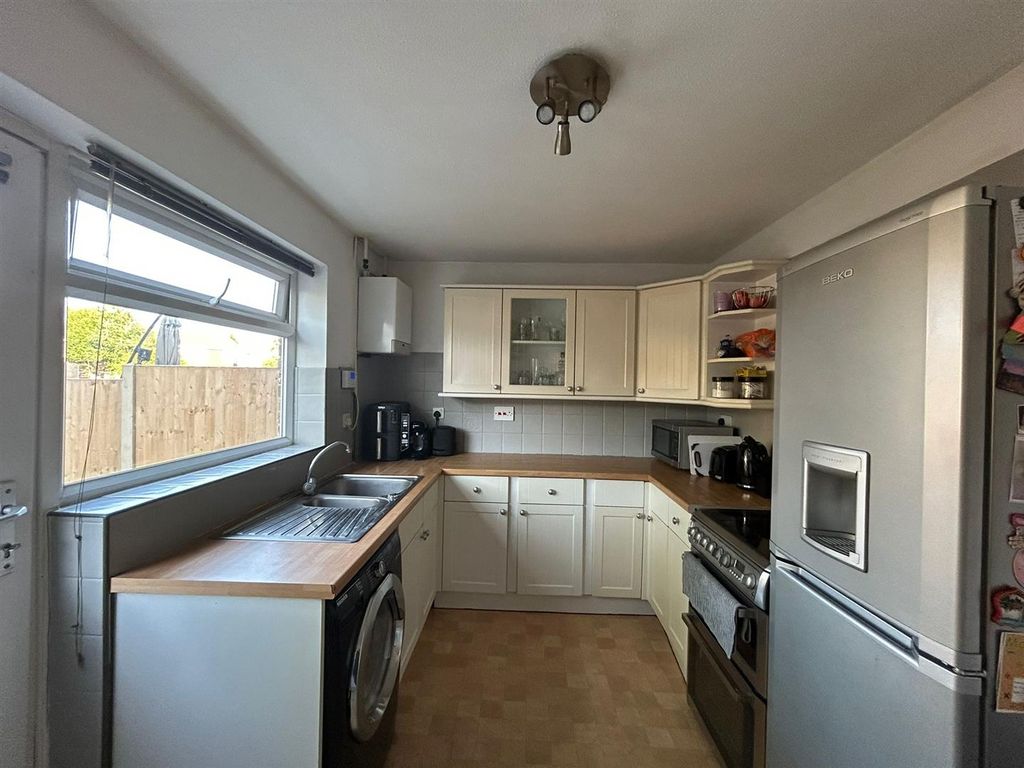 Property photo 3 of 16 Kit 2 - Edmonton Road.Jpg
