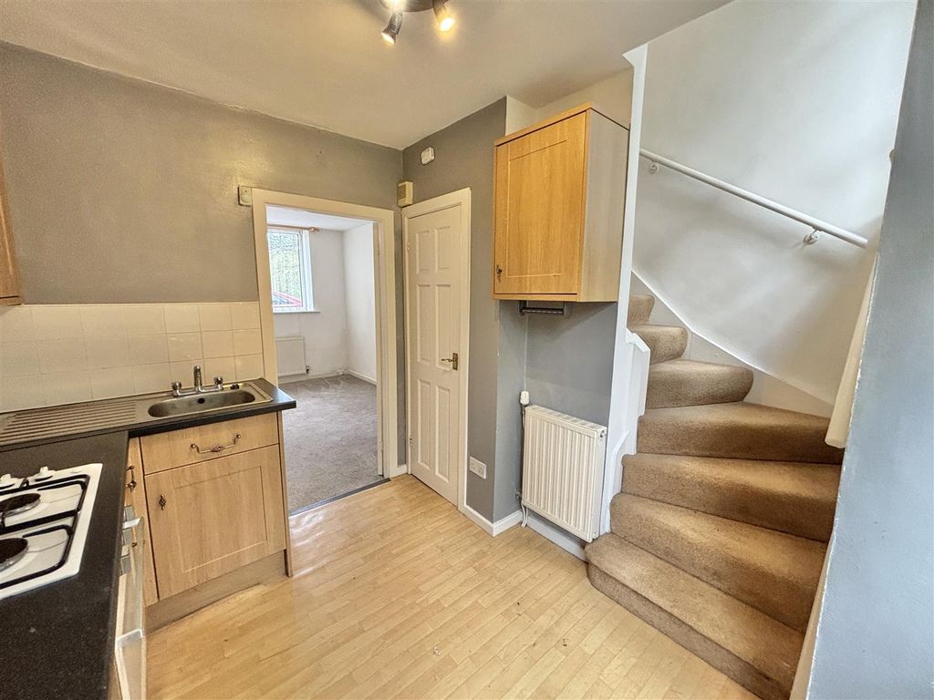 Property photo 2 of 10 Kitchen