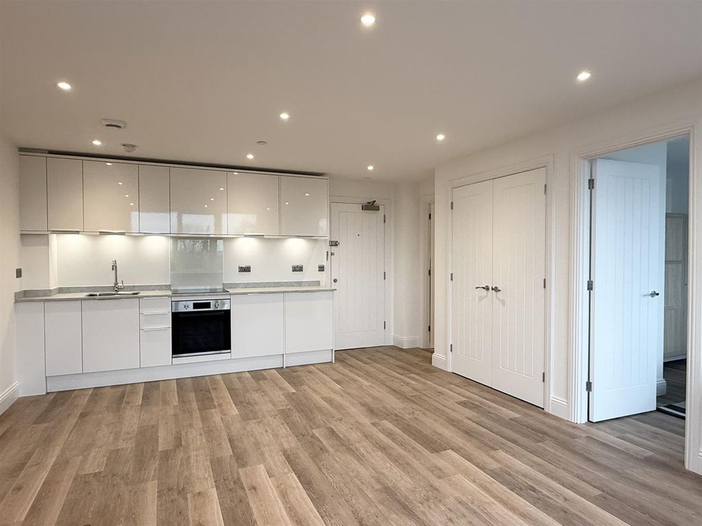 Property photo 2 of 16 Kitchen