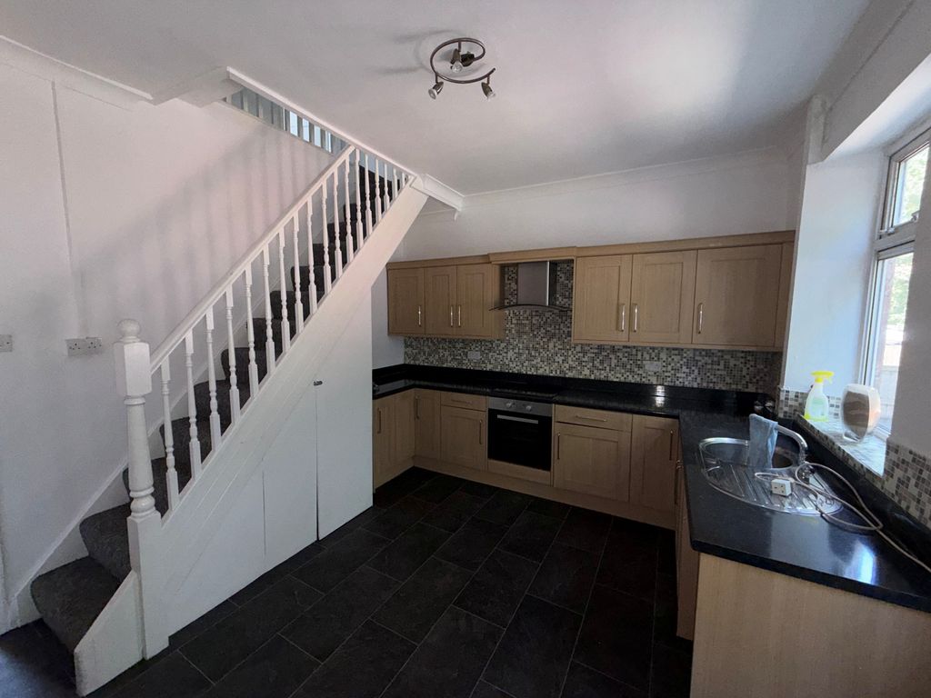 Property photo 3 of 11 4