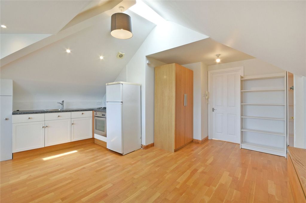 Property photo 3 of 16 Picture No. 28