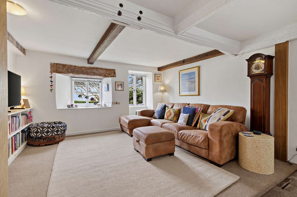 Property photo 2 of 34