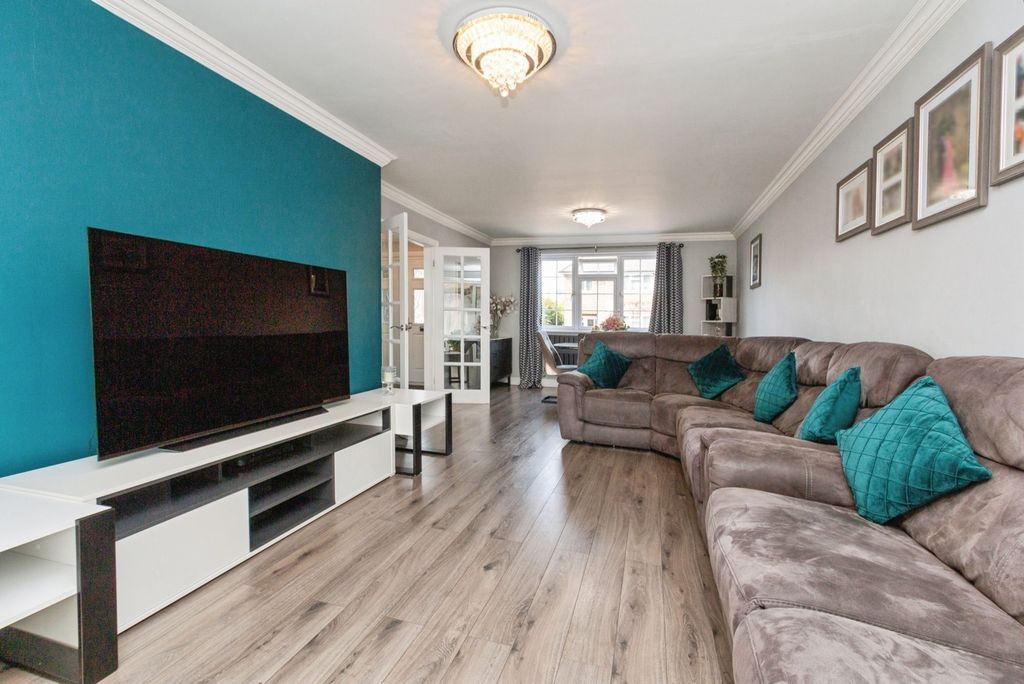 Property photo 2 of 17 Pbox-Img.Jpg