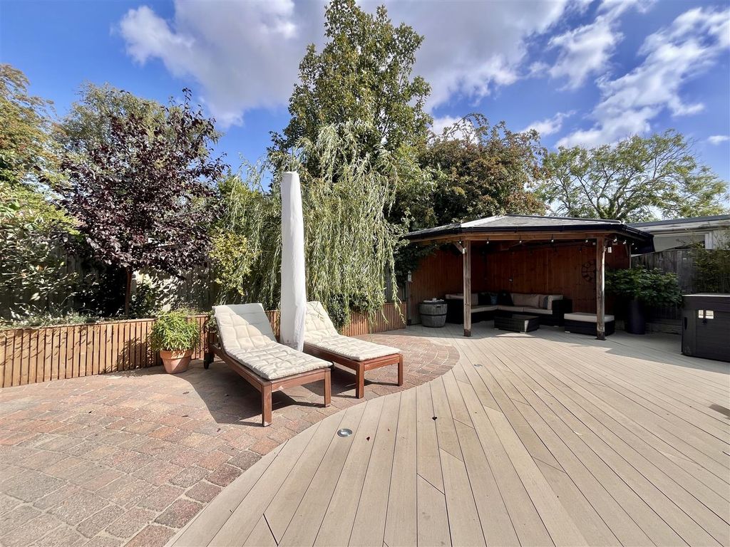 Property photo 2 of 44