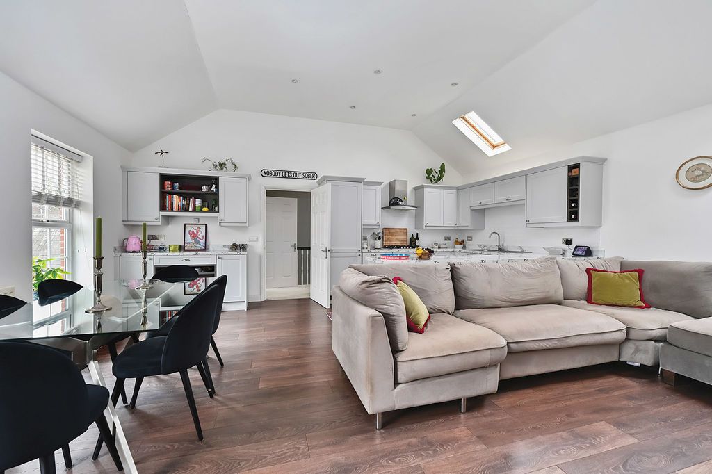 Property photo 3 of 13 Photo 11