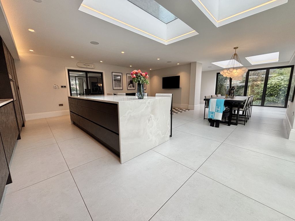 Property photo 1 of 36