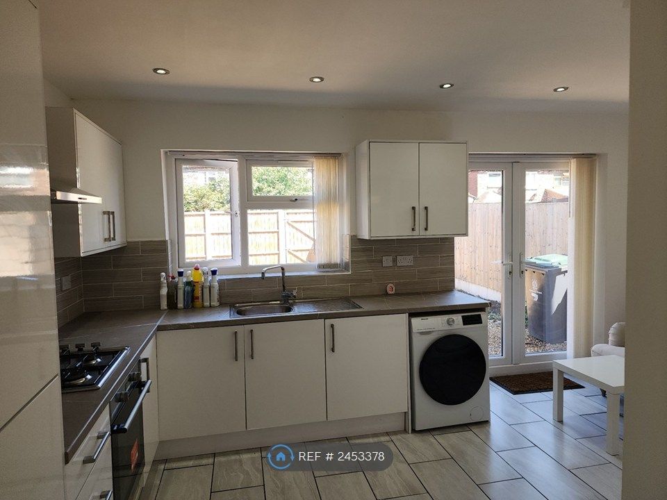 Property photo 2 of 17 Kitchen