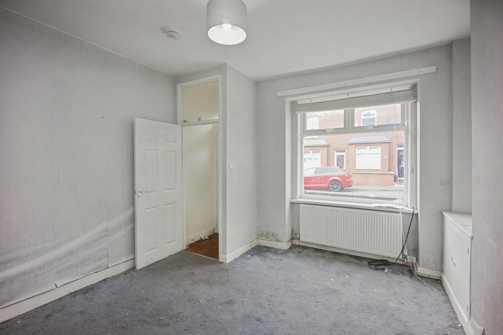 Property photo 2 of 17 6 Watt Street, Horwich, Bolton, Greater Manchester, Bl6 5Nt
