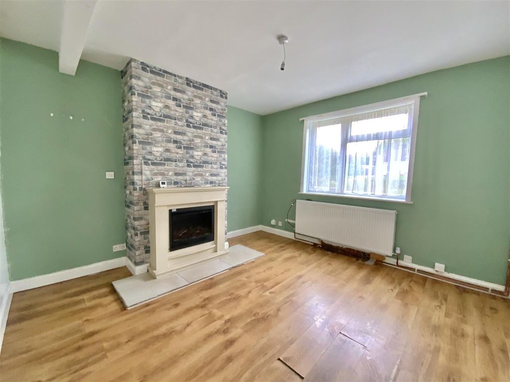 Property photo 3 of 16 Living Room