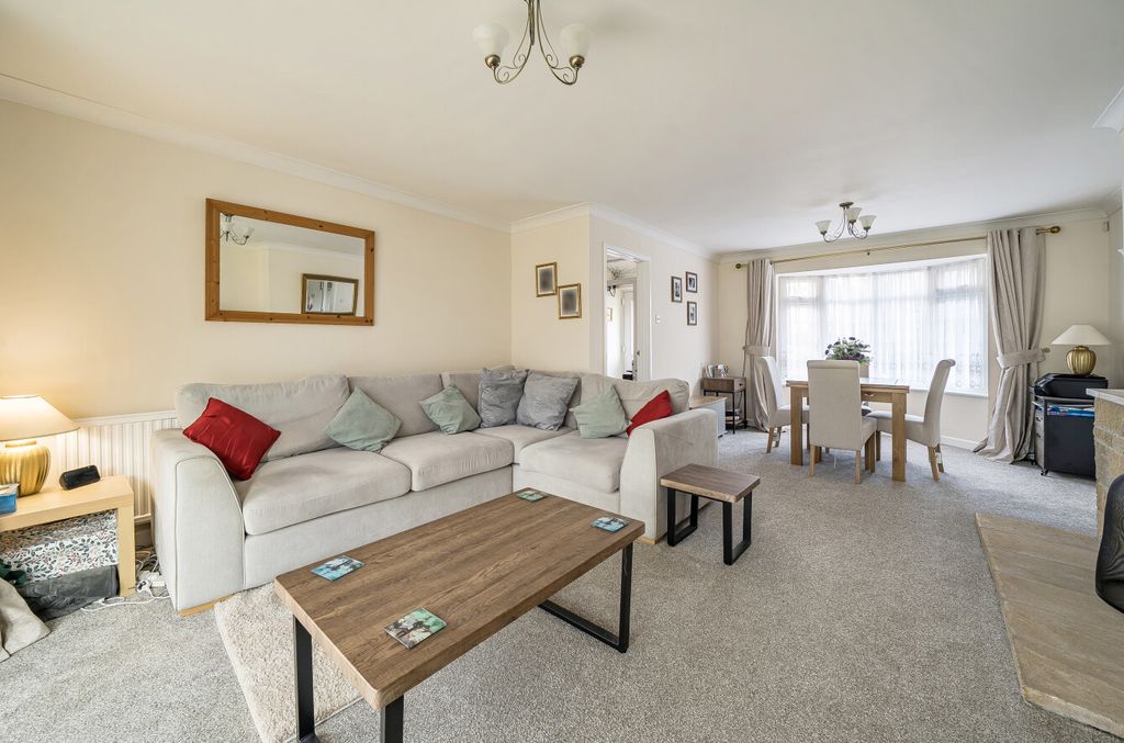 Property photo 3 of 29 1409993-12-698625...