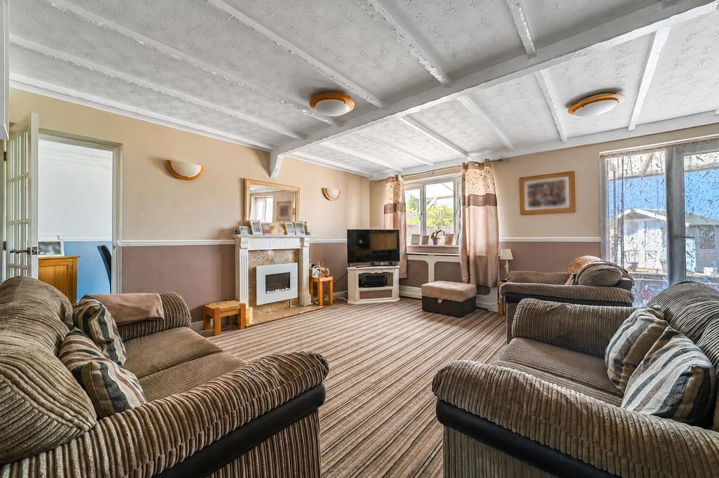 Property photo 2 of 14 Sitting Room