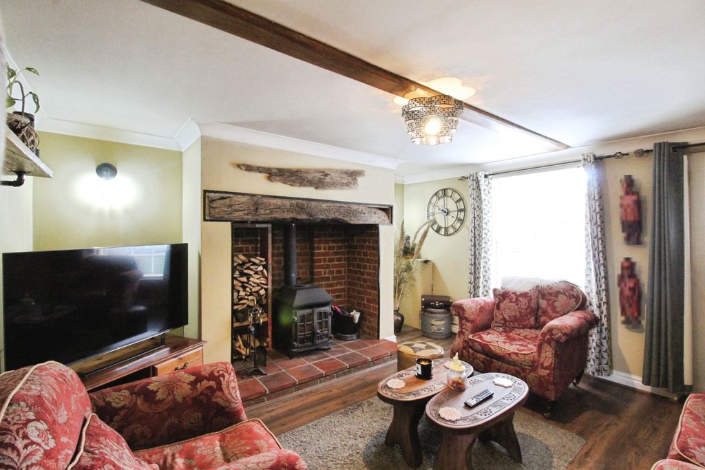Property photo 1 of 20 Lounge