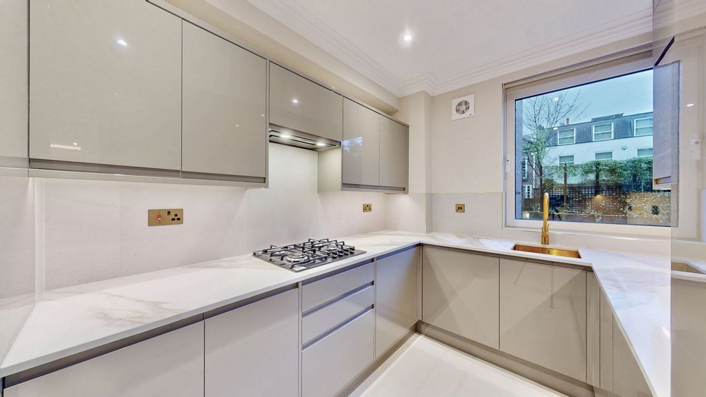 Property photo 3 of 30 Photo 13