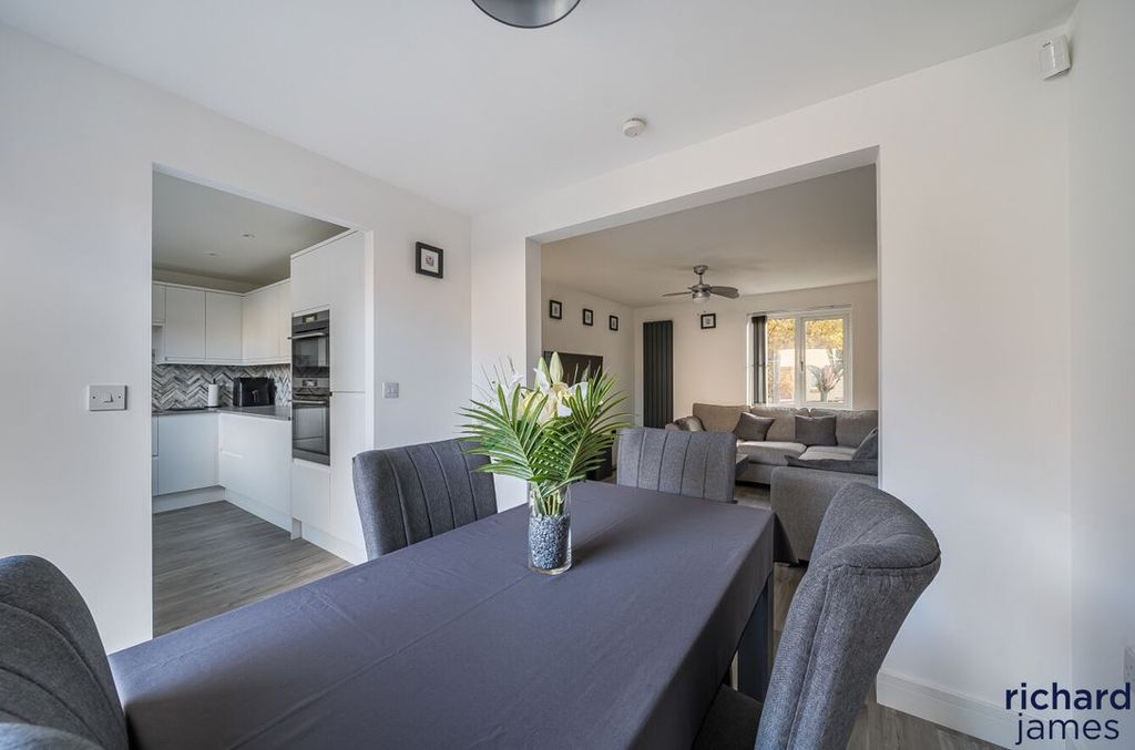 Property photo 3 of 13 Fecee7408Cb04E9386719d234Efeb15B