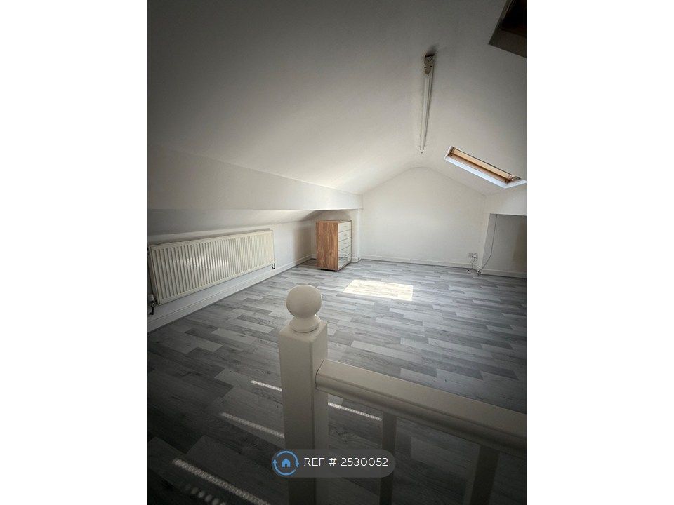 Property photo 2 of 35 Attic 4th Bedroom