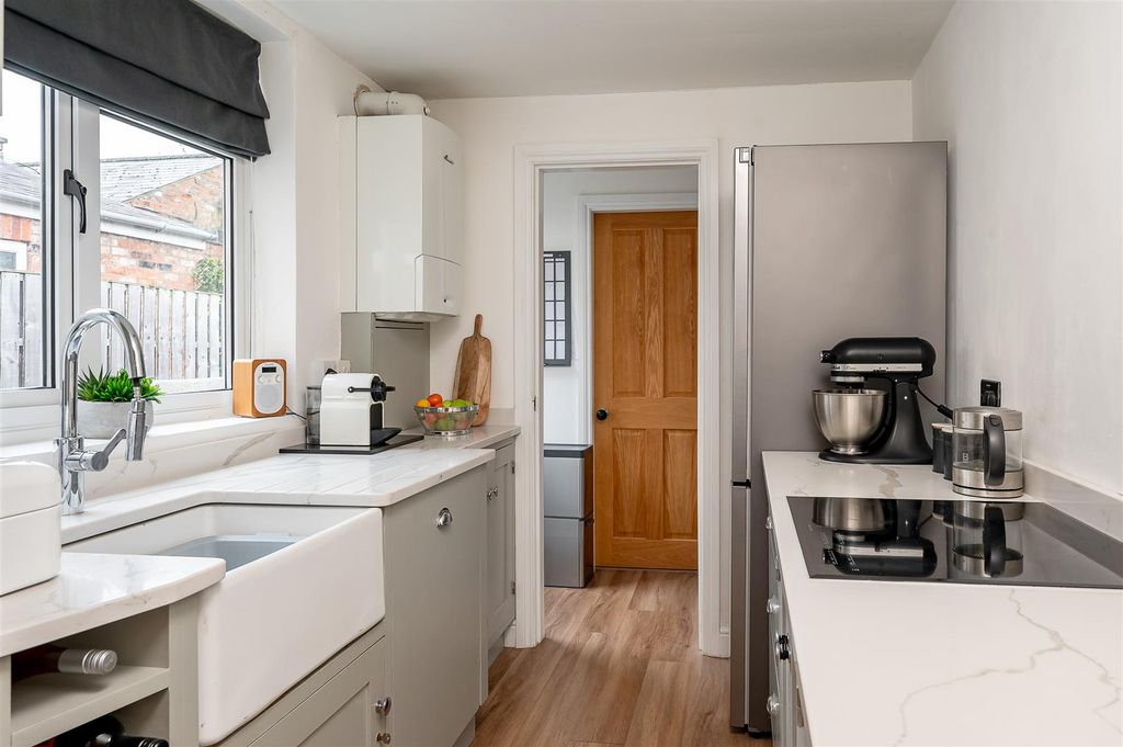 Property photo 3 of 14 Kitchen