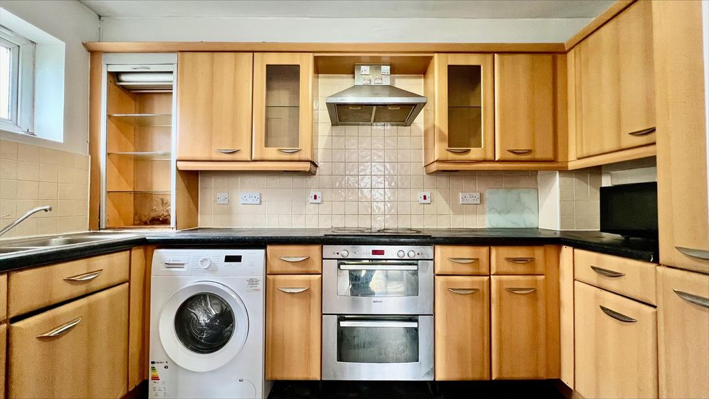 Property photo 2 of 8 Kitchen