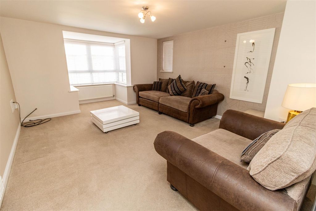 Property photo 2 of 9 Lounge