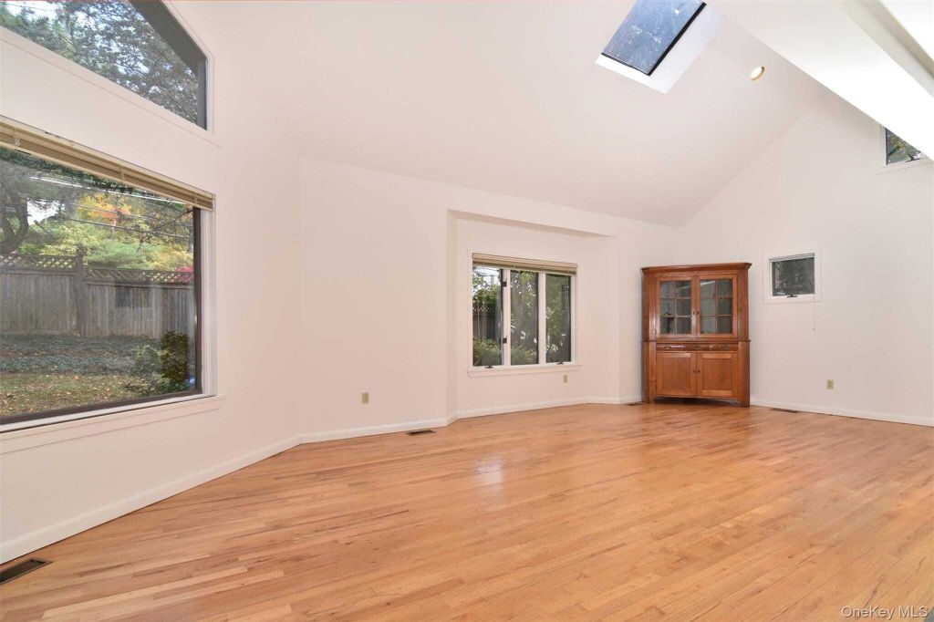 Property photo 2 of 2 <Alttext/>