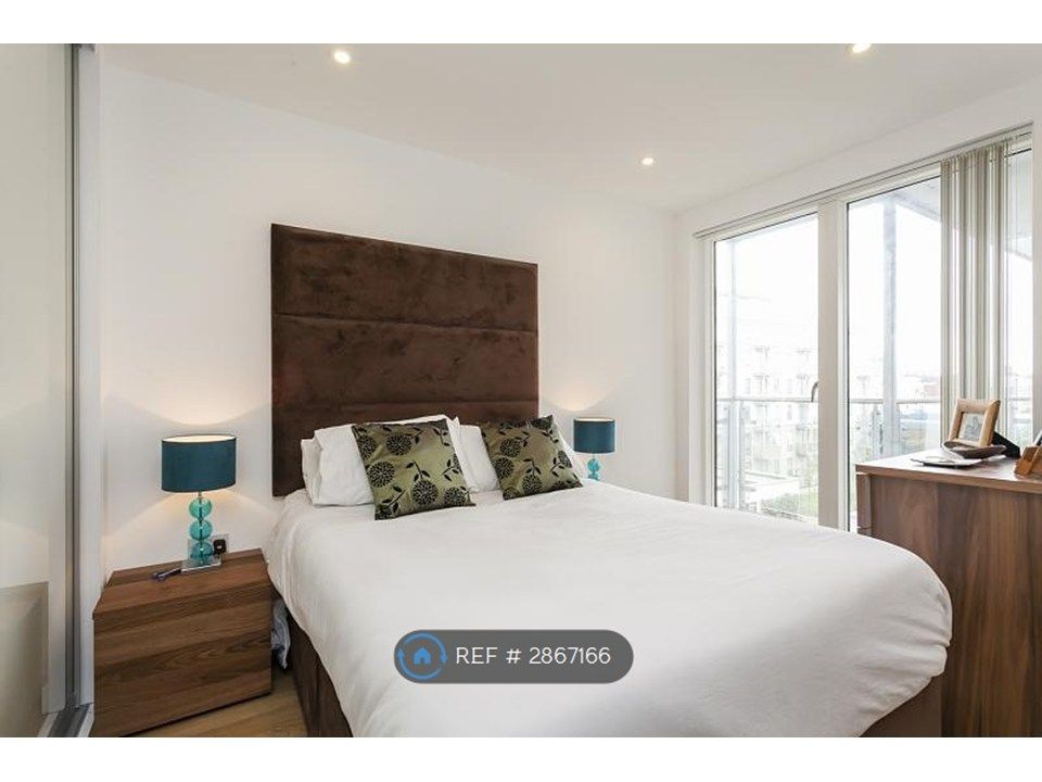 Property photo 3 of 8 Double Bedroom 1