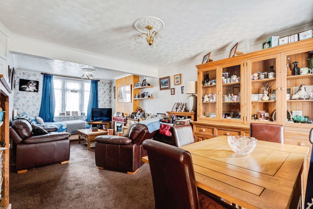 Property photo 2 of 17 Photo