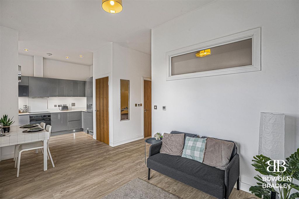 Property photo 2 of 15 A7_09097-Hdr.Jpg