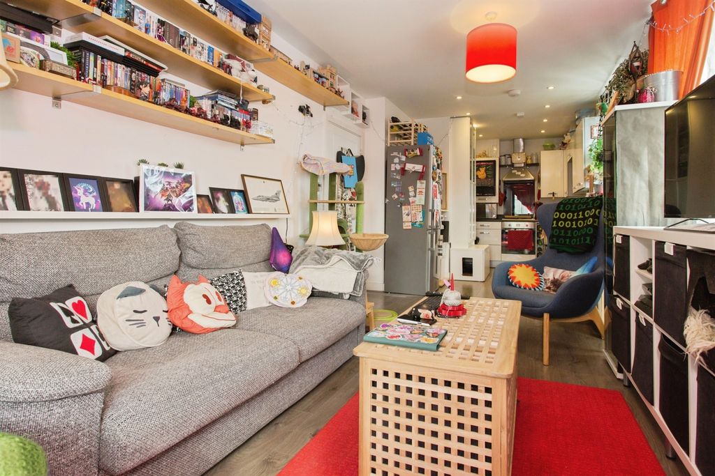 Property photo 2 of 11