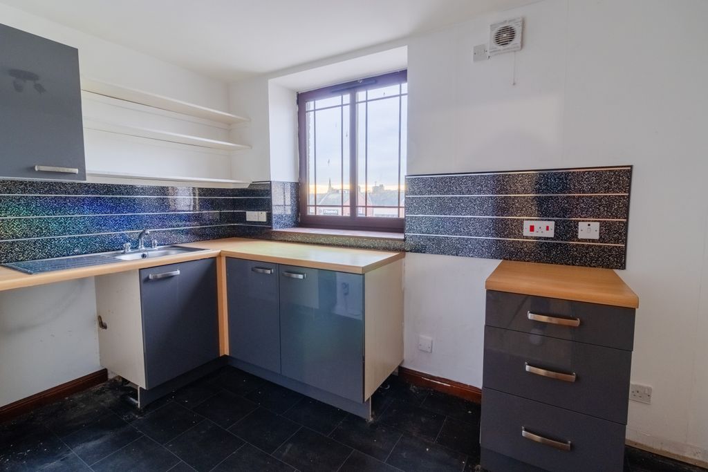 Property photo 2 of 17 Kitchen