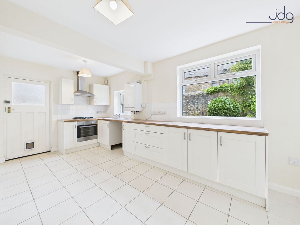 Property photo 3 of 12 Modern Kitchen