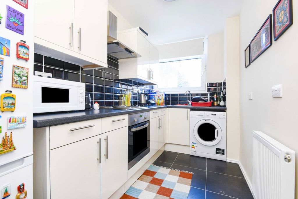 Property photo 3 of 6