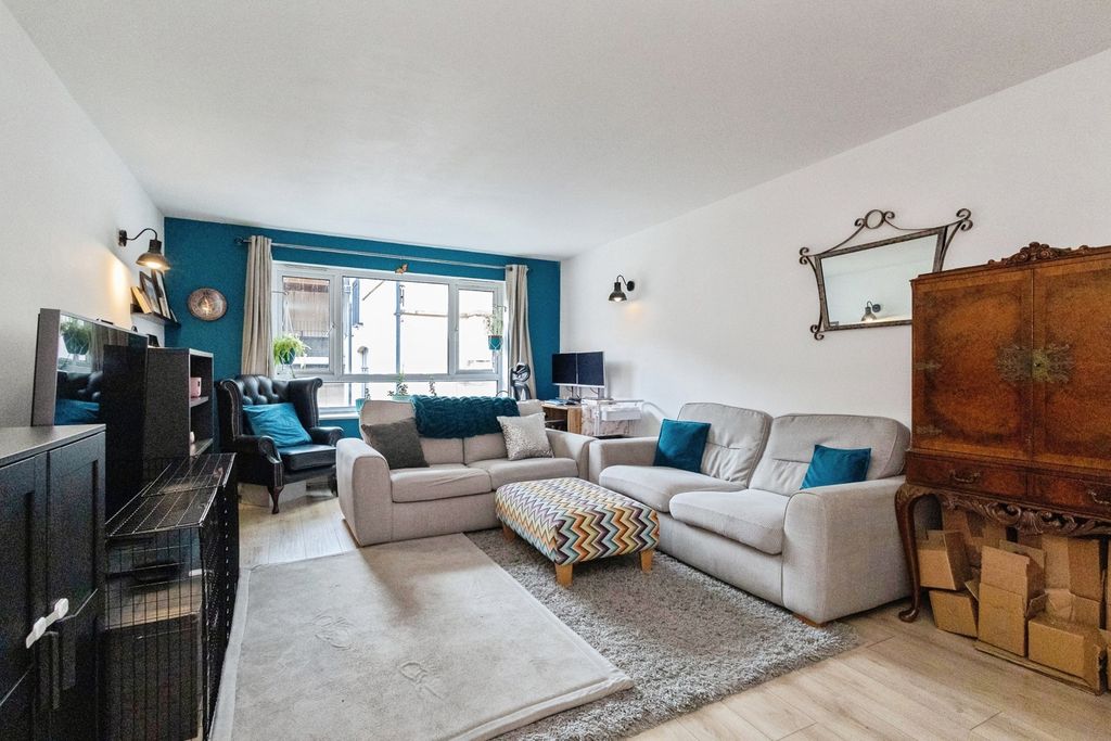 Property photo 3 of 25 Pbox-Img.Jpg